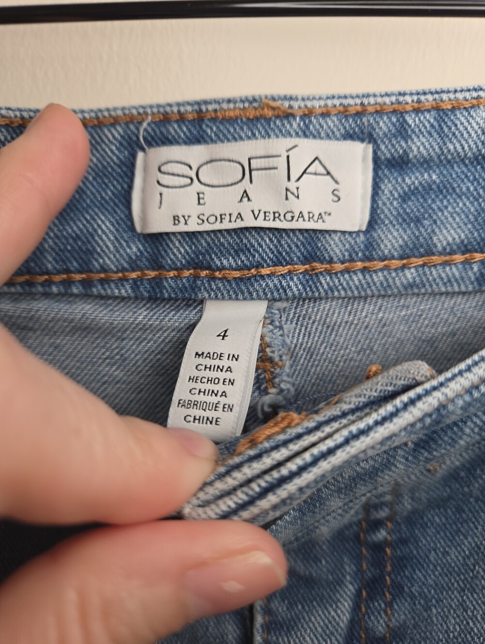 Women's Sofia Vergara Lila Distressed Denim Shorts Sz 4 - Picture 7 of 9